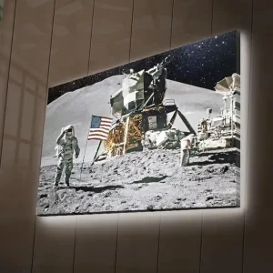 Lågt pris Canvastavla med LED-belysning - Astronaut på månyta med månlandare och amerikansk flagga Grå / Svart / Guld - Inredning
