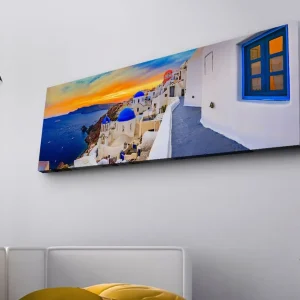 Handla nu Canvastavla med LED-belysning - Vacker vy över vita hus med blå kupoler mot havet och en färgsprakande solnedgång Blå / Vit / Orange - Inredning