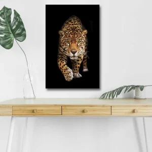 Canvastavla med LED-belysning - Jagande jaguar i fokus Guld / Svart / Vit - Inredning Kundfavorit