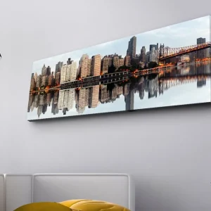 Canvastavla med LED-belysning - Stadssilhuett med reflektioner i vattnet Grå / Beige / Orange - Inredning Erbjudandepris