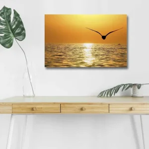 Beställ idag Canvastavla med LED-belysning - Solnedgång över havet med en fågel i flykt Guld / Orange / Svart - Inredning