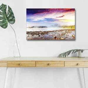 Canvastavla med LED-belysning - Storslagen landskapsvy med dimma över en sjö och färgsprakande himmel Lila / Orange / Blå - Inredning Snabb leverans