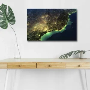 Canvastavla med LED-belysning - Nattlig vy av en stad med ljus och hav Mörkblå / Grön / Gul - Inredning Billig