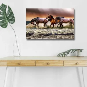 Canvastavla med LED-belysning - Sprudlande hästar som galopperar genom vågorna vid havet Brun / Beige / Blå - Inredning Sista chansen