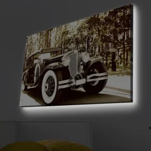 Canvastavla med LED-belysning - Vintage bil i en naturskön miljö Svart / Vit / Grå - Inredning Begränsad tid