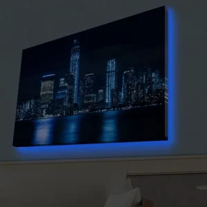 Canvastavla med LED-belysning - Nattlig stadsbild med upplysta skyskrapor Mörkblå / Svart / Ljusblå - Inredning Köp nu