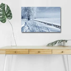 Canvastavla med LED-belysning - Snöklädd vinterlandskap med fotspår och träddunge Vit / Ljusblå / Grå - Inredning Kampanjpris