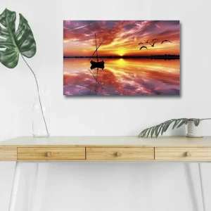 Canvastavla med LED-belysning - Solnedgång över stilla vatten med en båt och flygande fåglar Orange / Lila / Blå - Inredning Beställ nu