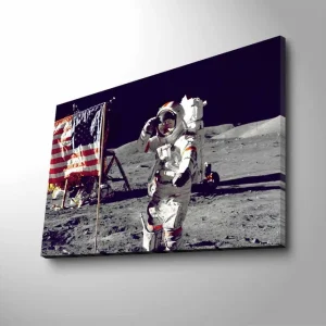 Premium Canvastavla med LED-belysning - Astronaut som hälsar på månytan med den amerikanska flaggan i bakgrunden Grå / Vit / Röd - Inredning
