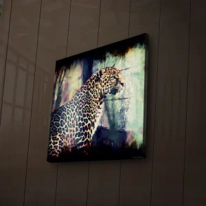 Sänkt pris Canvastavla med LED-belysning 28x28 cm - Leopard som stolt står med blicken riktad framåt Guld / Grön / Svart - Inredning