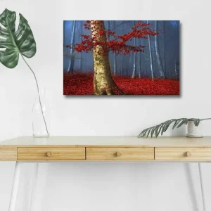 Canvastavla med LED-belysning - Vacker skog med röda höstlöv och en ljus stam i dimma Röd / Grön / Blå - Inredning Lågt pris