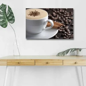 Canvastavla med LED-belysning - Kopp med kaffe och kanelstänger på en bakgrund av kaffebönor Brun / Vit / Beige - Inredning Rabatter