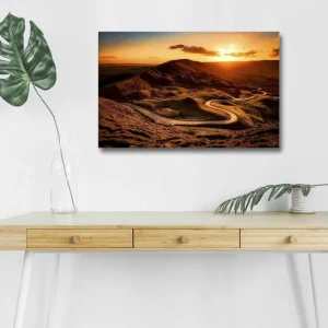 Extra rabatt Canvastavla med LED-belysning - Vacker landskapsvy med en slingrande väg och solnedgång över bergen Orange / Brun / Grön - Inredning
